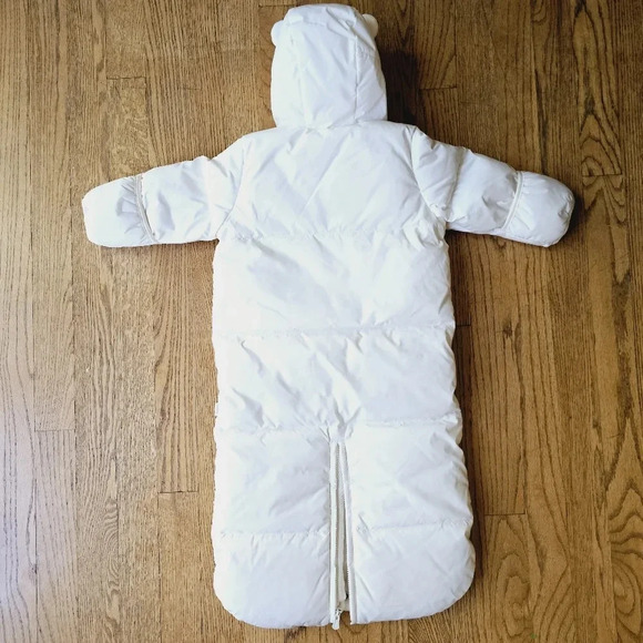 Like new GAP gender neutral puffer bunting/snowsuit baby boy girl size 3-6M - Picture 3 of 5